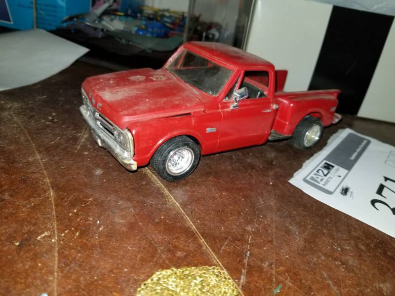 lot 371 image: Metal Scale Tonka Pickup Truck