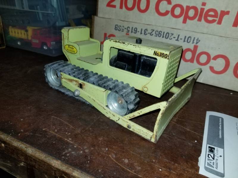 lot 384 image: Tonka Metal Scale Bulldozer
