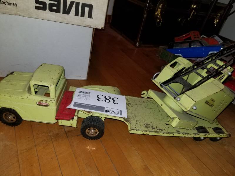 lot 383 image: Tonka Metal Scale Construction Shovel with Flatbed Truck