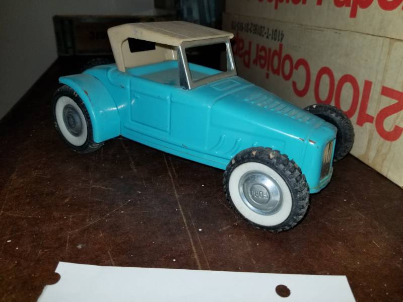 lot 390 image: Metal Scale Roadster