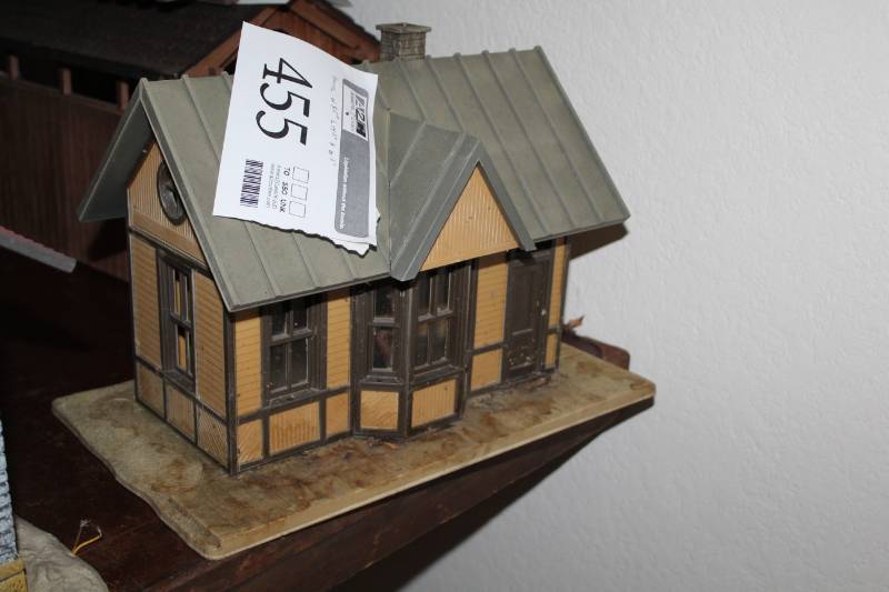 lot 455 image: Pola G-Scale Model House