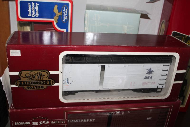 lot 503 image: Delton Scale Train Busch Box Car