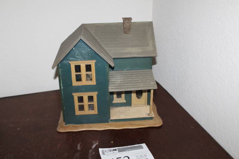 lot 452 image: Pola G-Scale Model House