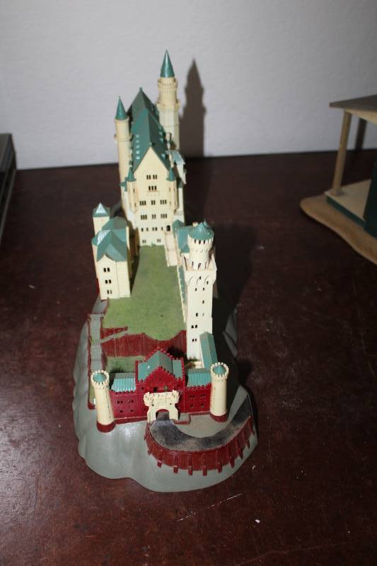 lot 496 image: Replica Castle