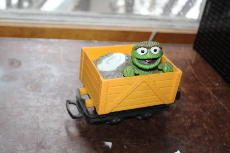 lot 500 image: Scale Train Cookie Monster Stake Car
