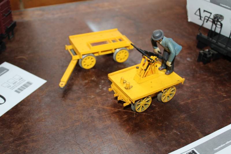 lot 522 image: Scale Train Rail Tender Cars