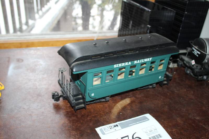 lot 476 image: Scale Train Sierra Railway Passenger Car