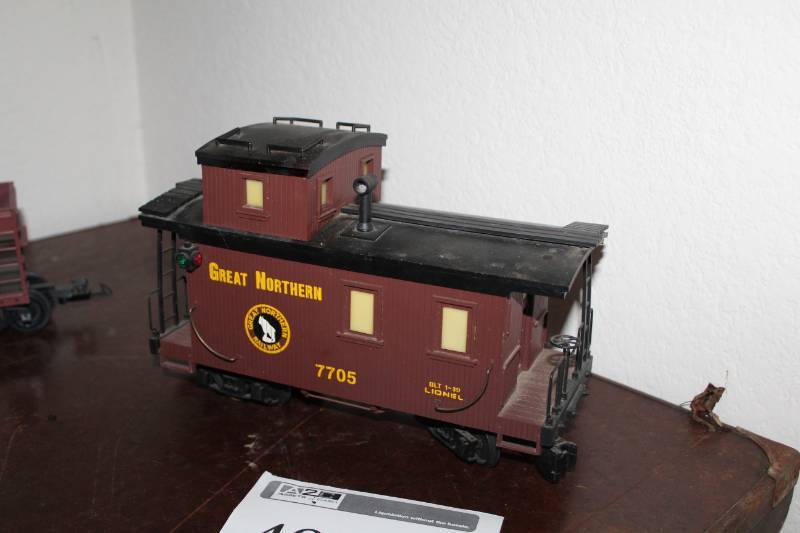 lot 492 image: Scale Train Great Northern Caboose