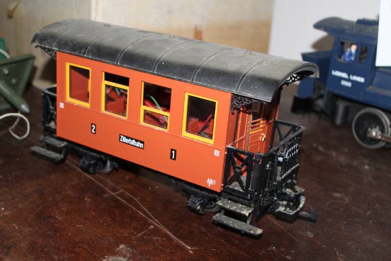 lot 487 image: Scale Train Passenger Car
