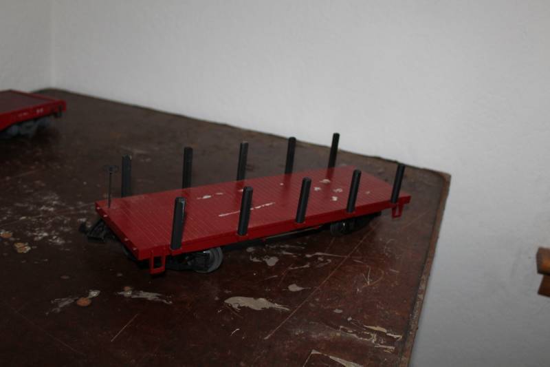 lot 485 image: Scale Train Flatbed Stake Car