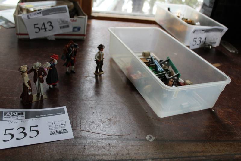 lot 535 image: G-Scale Model Villager Figurines, Accessories
