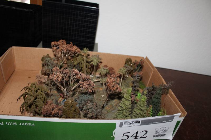 lot 542 image: Scale Model Buildings, Trees