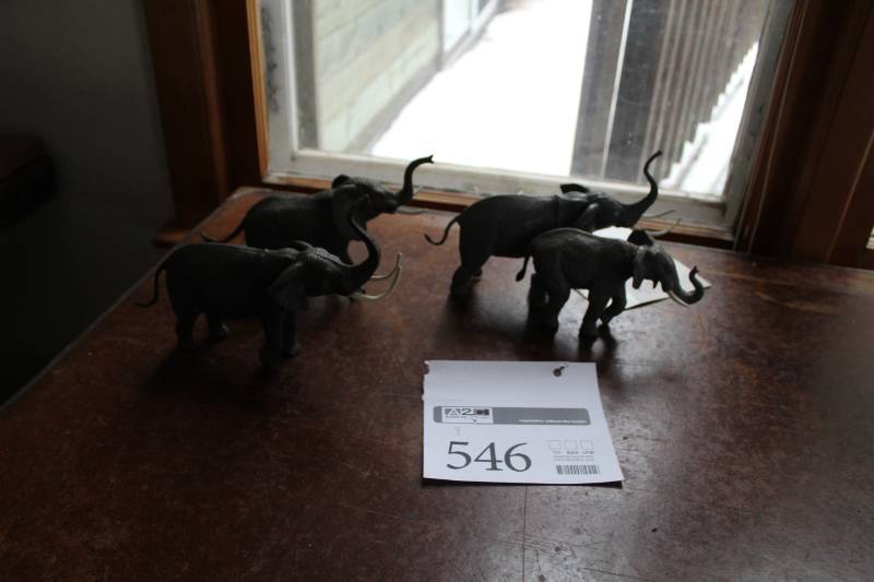 lot 546 image: Scale Model Bull Elephants
