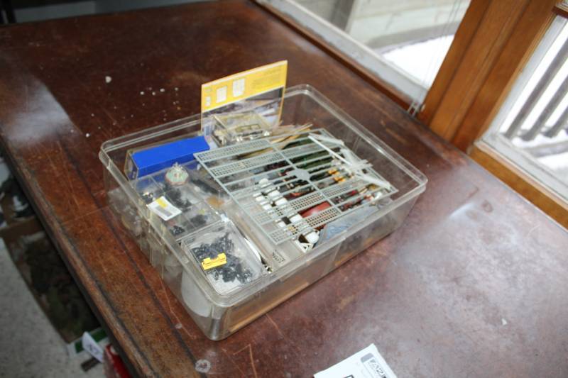 lot 548 image: N-Scale Model Train Accessories