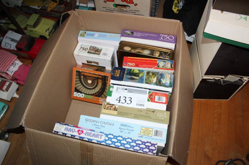 lot 433 image: Puzzles