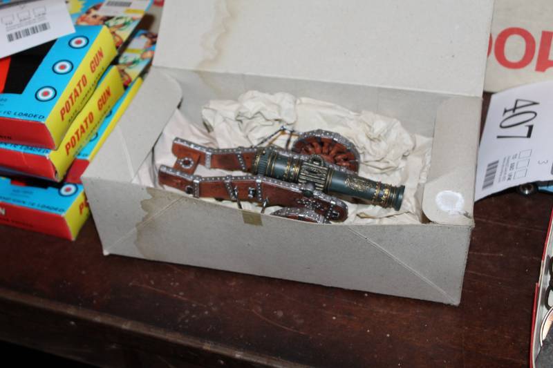 lot 405 image: Scale Model Cannon