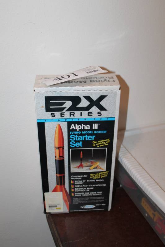lot 401 image: Estes E2X Series Alpha III Flying Model Rocket Starter Set