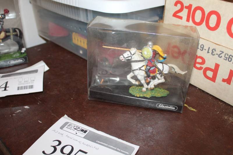 lot 395 image: Preiser Elastolin Hand-Painted Medievel, Renaissance Figurine