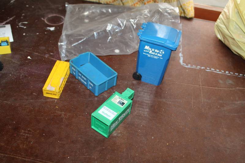 lot 416 image: Scale Model Star Tribune Newpaper Stand, Ertl Metal Mini Bank, Plastic Recycling Dumpster