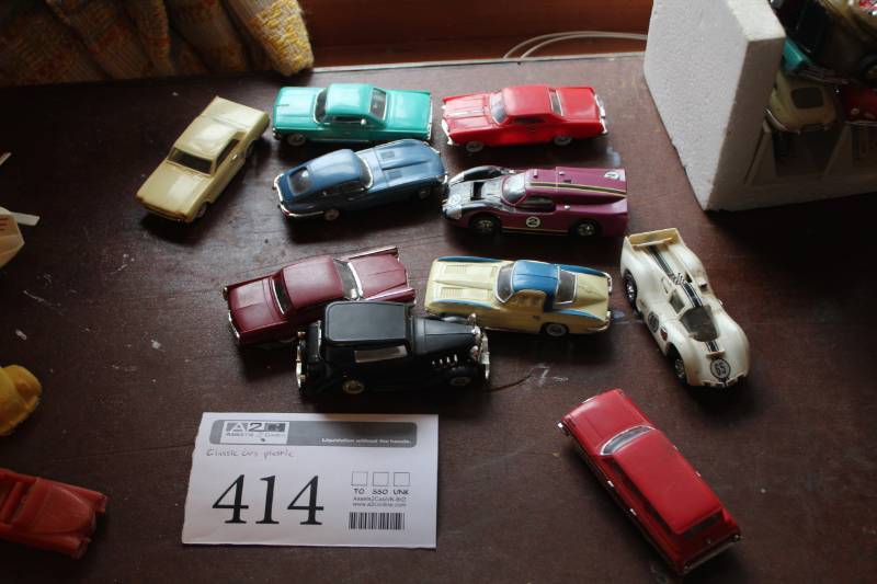 lot 414 image: Plastic Classic Scale Cars
