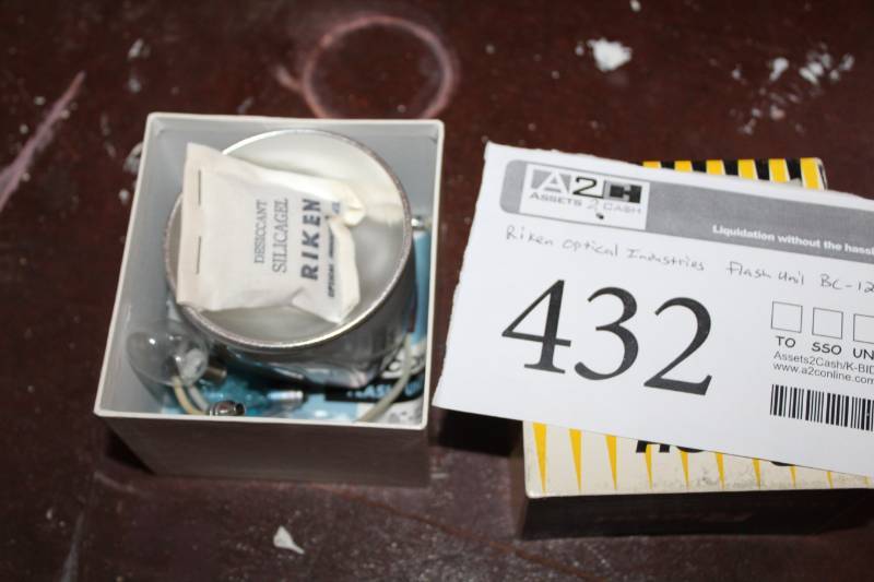 lot 432 image: Riken Optical Industries Flash Unit