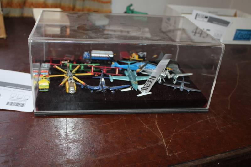 lot 430 image: Collectible Scale Model Airplanes, Trucks, Helicopter