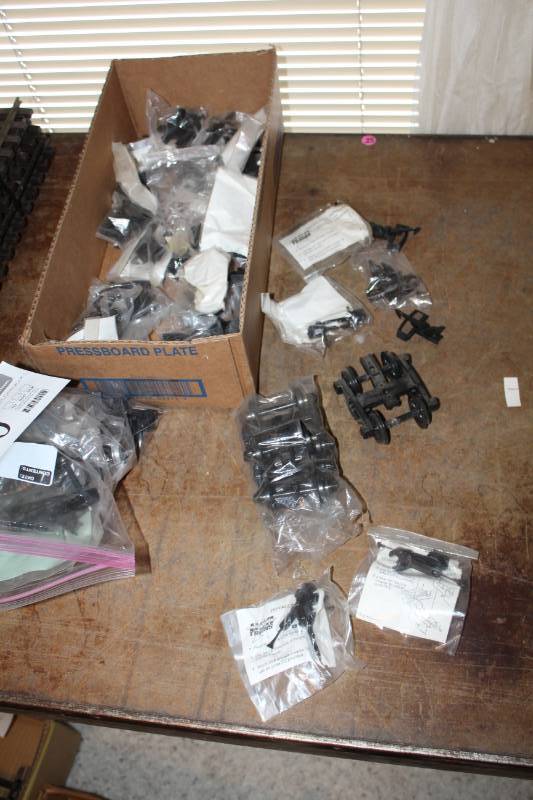 lot 580 image: G-Scale Model Train Parts - Wheels, Couplers, Trucks, Parts