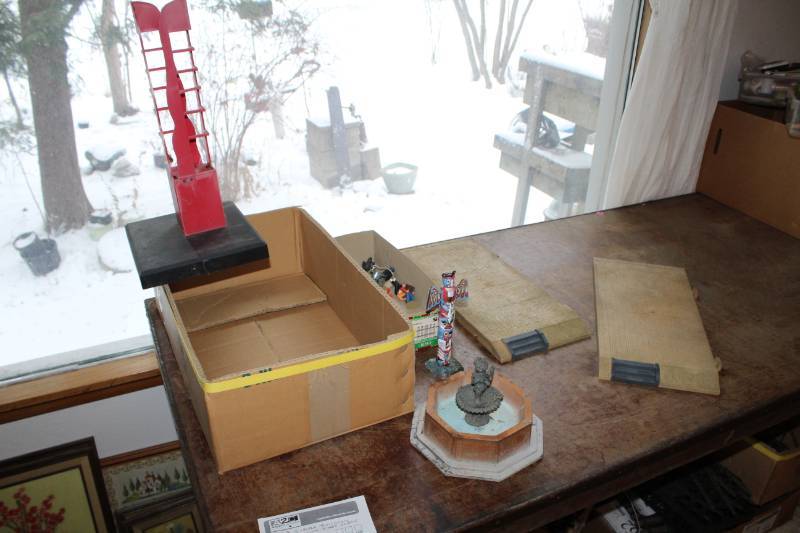 lot 576 image: POLA G-Scale Model Buildings, Train Platforms with Street Scene, Figurines
