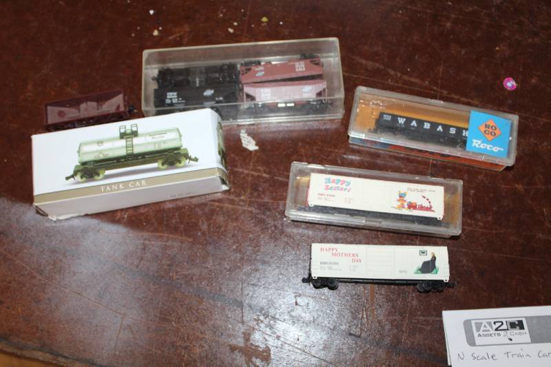 lot 553 image: N-Scale Model Train Cars