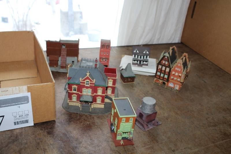 lot 557 image: N-Scale Model Buildings