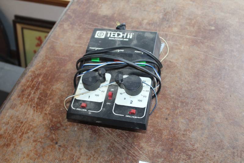 lot 555 image: Rectifier Corp. Tech II Dual Power 2800 Hobby Transformer