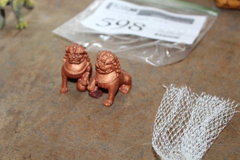 lot 598 image: G-Scale Model Temple Dogs