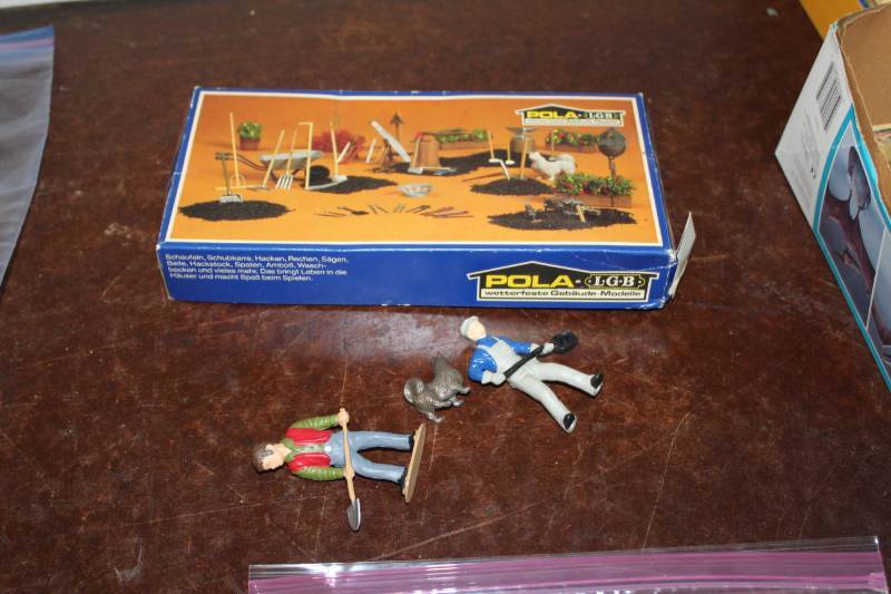 lot 595 image: POLA-LGB G-Scale Landscape Set with 2-Figurines