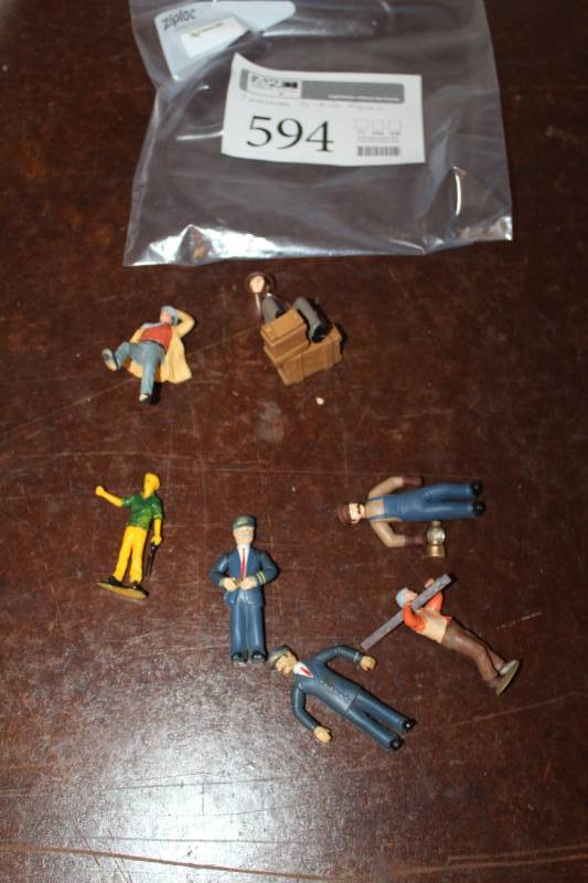 lot 594 image: G-Scale Model Figurines