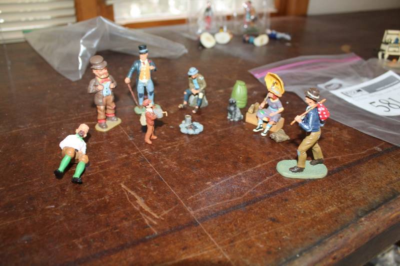 lot 582 image: G-Scale Model Hobo Figurines