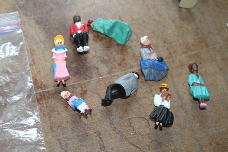 lot 585 image: G-Scale Model Seated Figurines