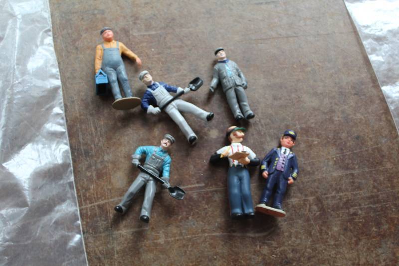 lot 587 image: G-Scale Model Railroad Workers