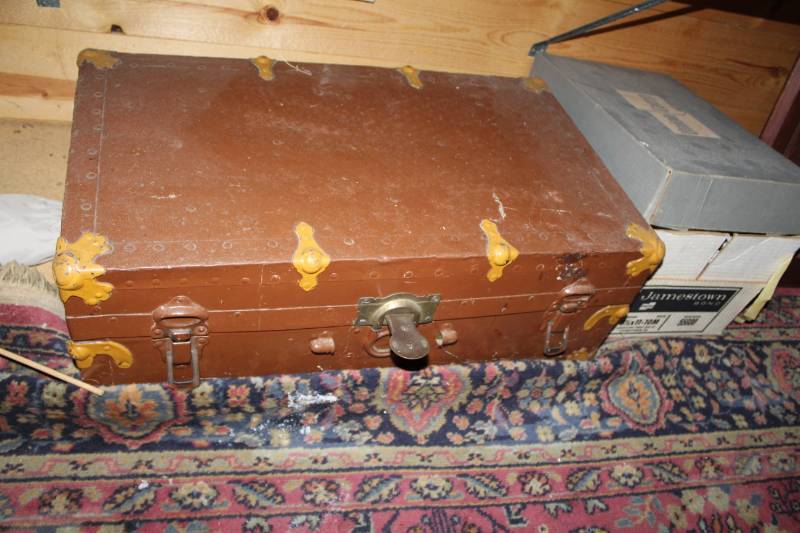 lot 181 image: Wood Chest