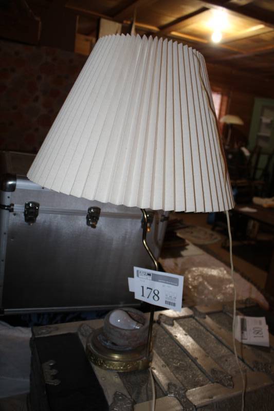 lot 178 image: Table Lamp