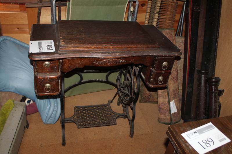 lot 190 image: Singer Sewing Machine Table