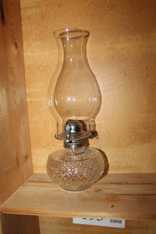 lot 195 image: Kerosene Oil Table Lamp