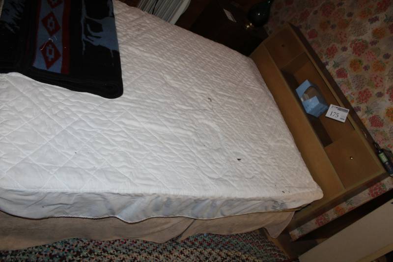 lot 175 image: Double Bed Set with Headbaord