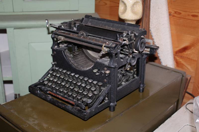 lot 154 image: Underwood Vintage Manual Ribbon Typewriter