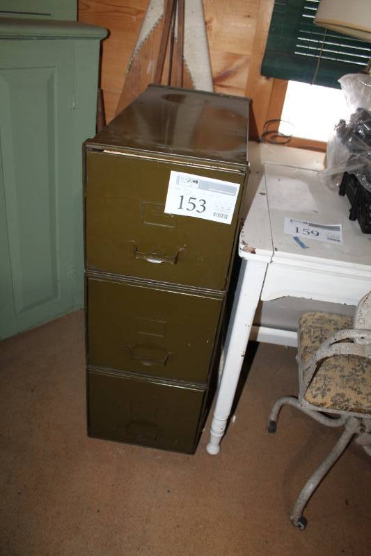 lot 153 image: 3-Drawer Metal File Cabinet