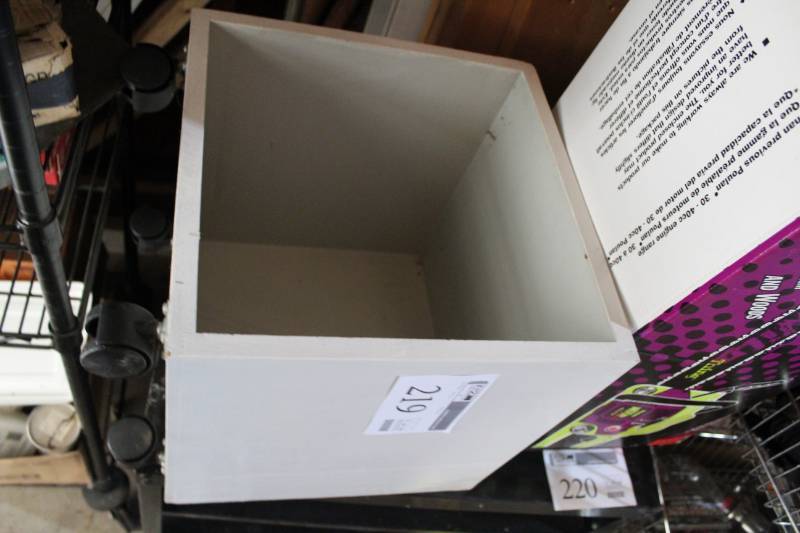 lot 219 image: Rolling Storage Cubicle