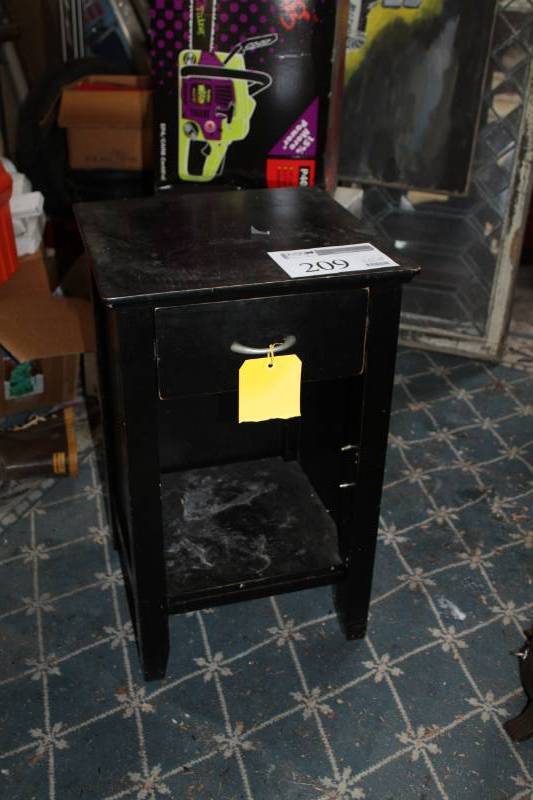lot 209 image: End Table
