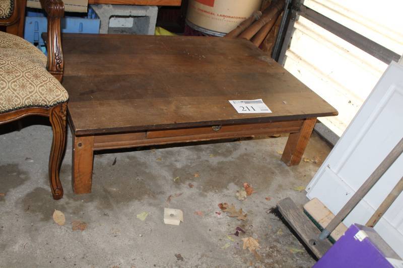 lot 211 image: Coffee Table