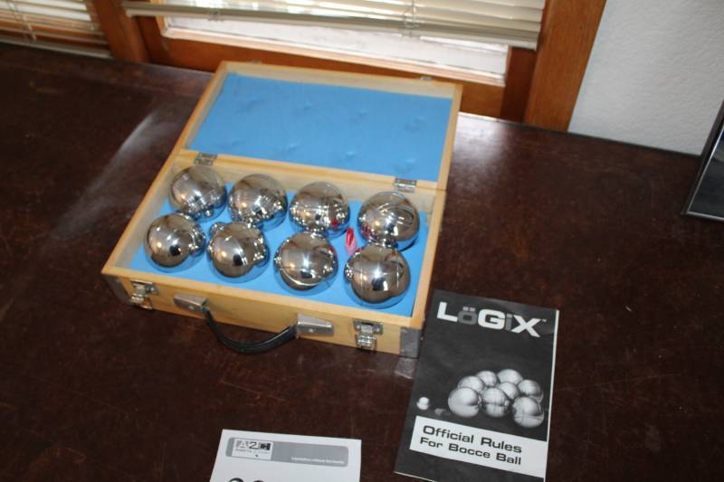 lot 238 image: Logix Boccee Ball Set with Wood Case, Rule Book