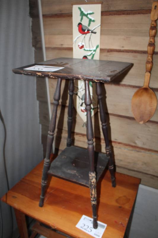 lot 226 image: Vintage Side Table