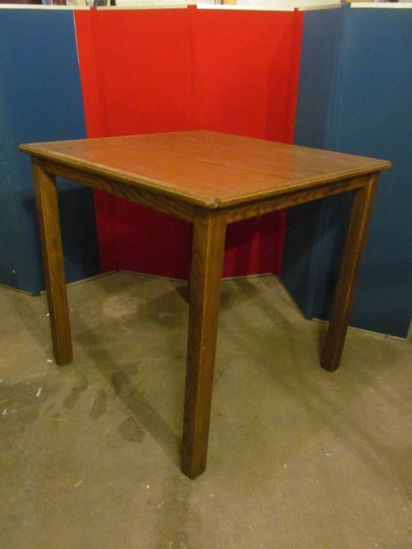 lot 4 image: table